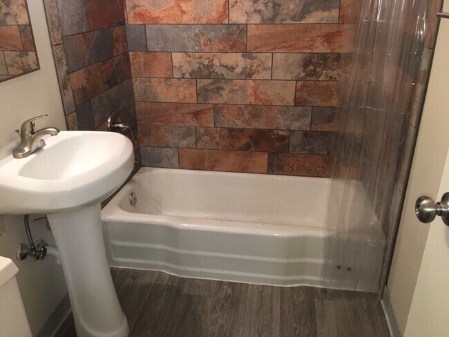 Foto del edificio - 915 Wheeler Ave