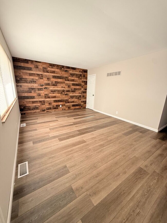 Building Photo - 3 Bedroom Home for rent in Florissant