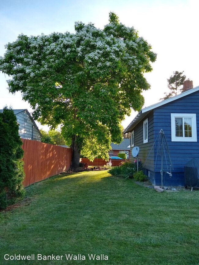 Building Photo - 2 br, 1 bath House - 526 N. 6th