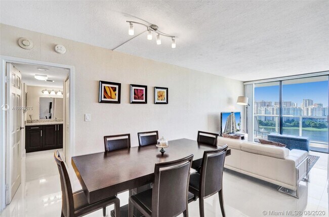 Building Photo - 3675 N Country Club Dr