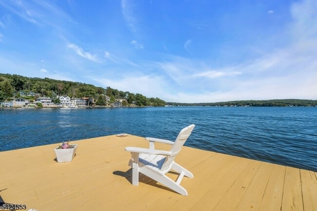 Foto del edificio - 363 Lakeside Blvd