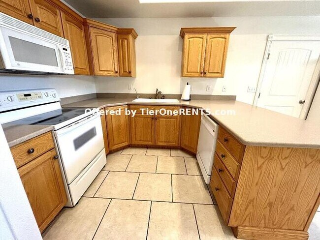 Building Photo - Beautiful home in a great location