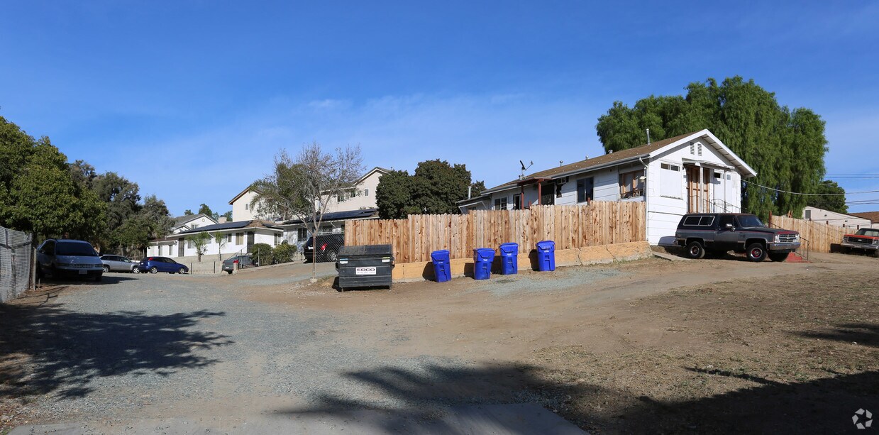 Primary Photo - 345-49 W San Ysidro Blvd