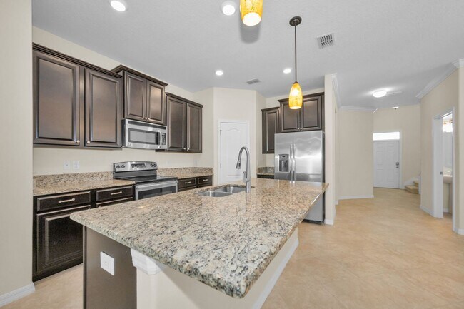 Foto del edificio - Beautiful Trinity Lakes 5 bedroom 3.5 Baths