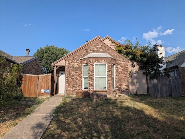 Building Photo - 323 Teakwood Ln
