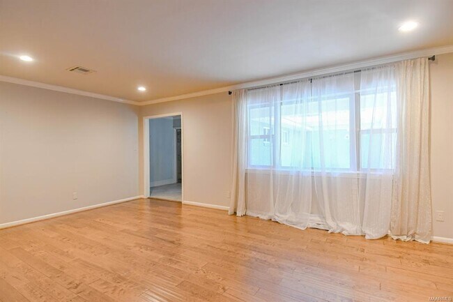 Foto del edificio - 2516 Jasmine Rd