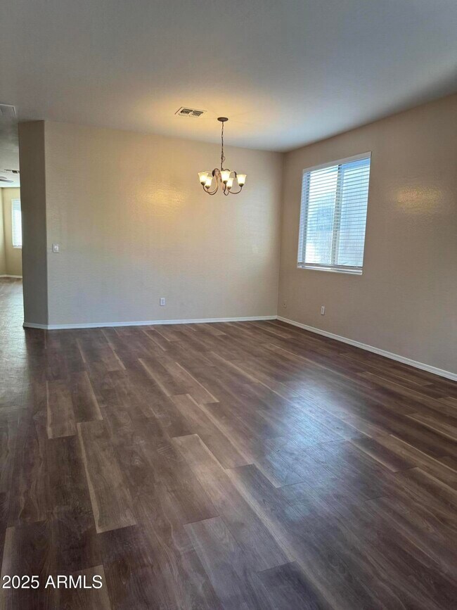 Foto del edificio - 4544 N 129th Ave