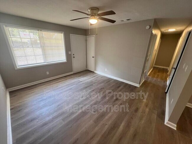 Foto del edificio - 502 Fall Dr