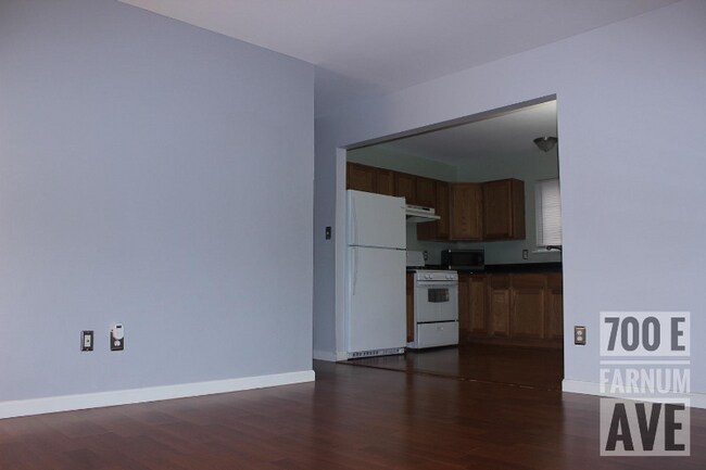 Building Photo - 700 E Farnum Ave
