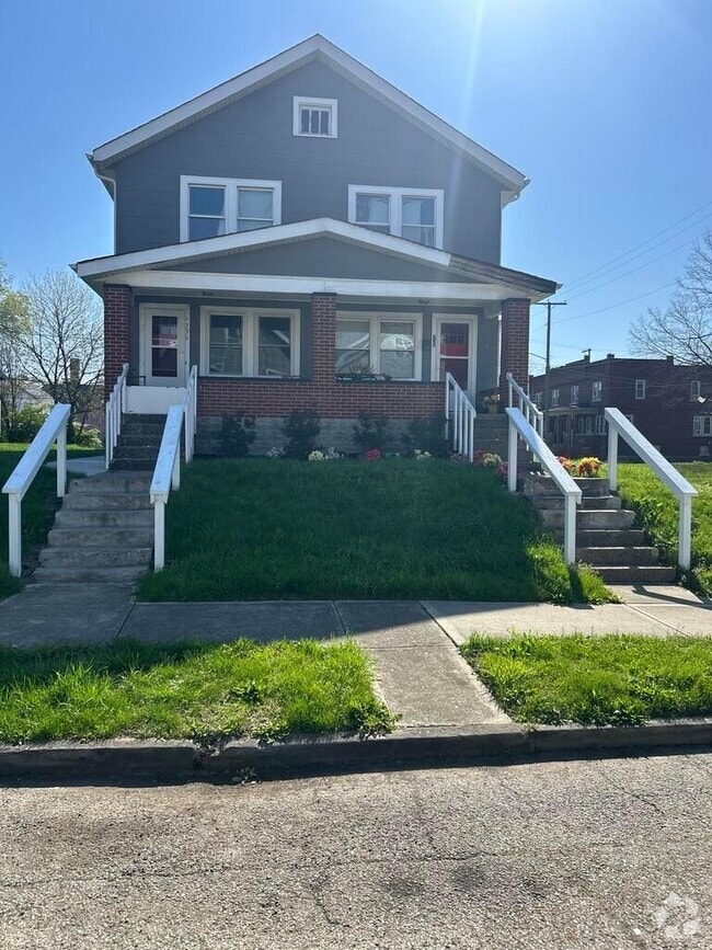 Building Photo - 736 Seymour Ave