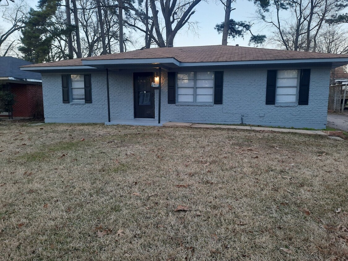 Primary Photo - 128 E Topeka St