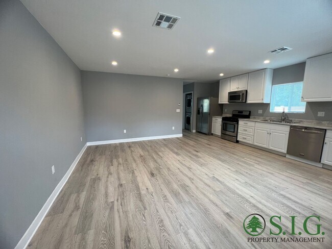 Foto del edificio - 11516 Kelowna St