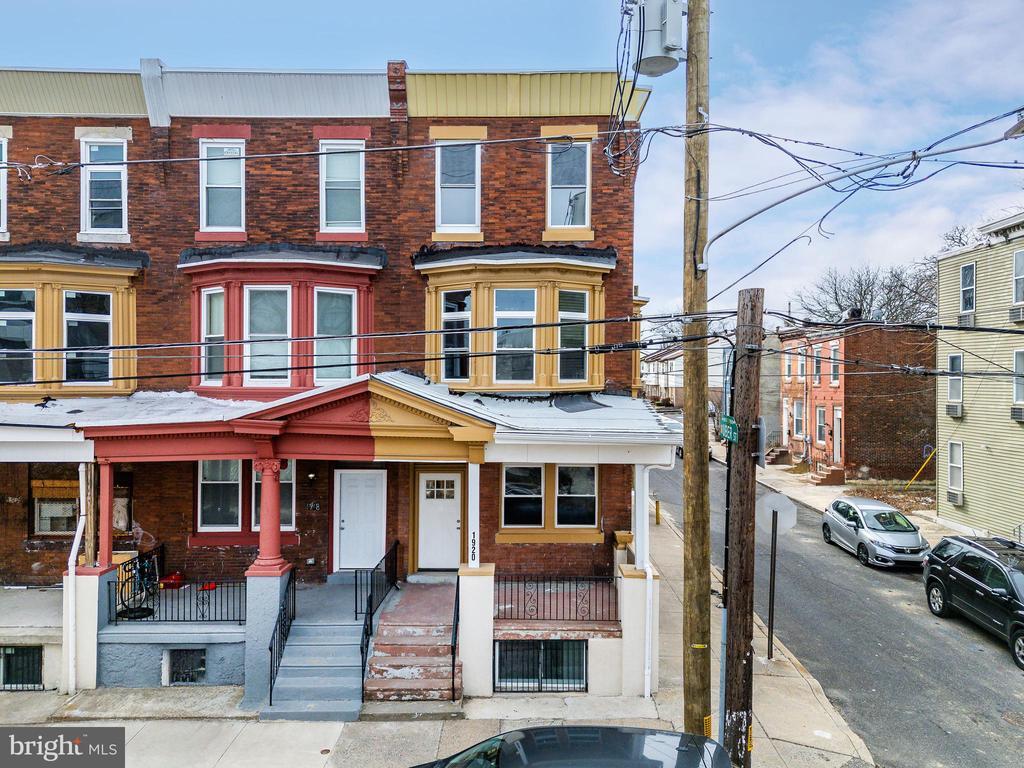 Primary Photo - 1920 W Berks St