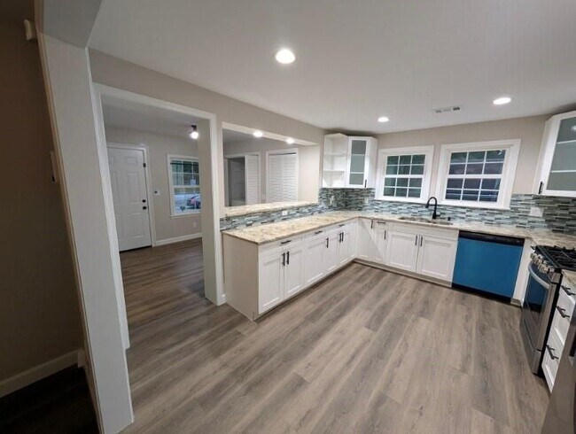 Foto del edificio - 2839 Five Forks Trickum Rd SW