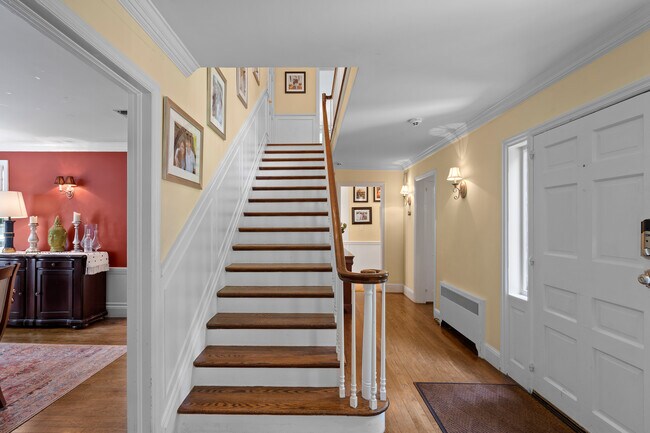 Building Photo - 342 Woodbury Rd