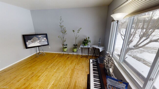 Building Photo - 3 br, 1.5 bath House - 2846 Verle Ave