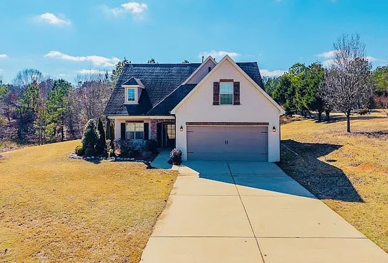 Primary Photo - 4 Bed/3.5 Bath