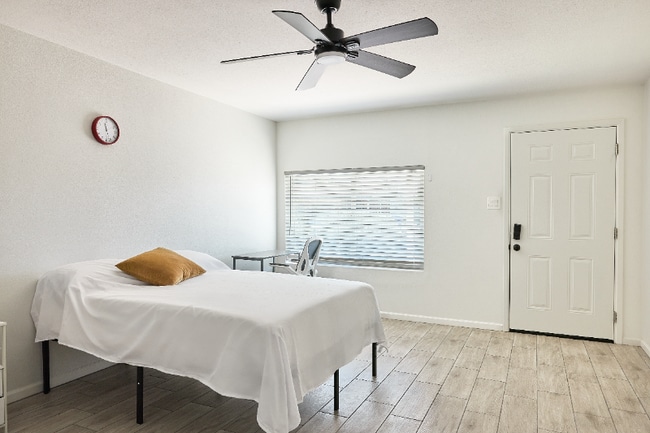 Foto del edificio - 1630 E 12th St