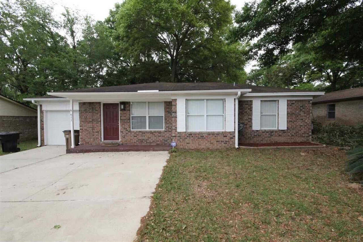 Primary Photo - 611 Royce St