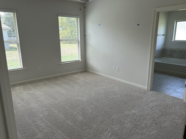 Foto del edificio - 20453 Ridgelake Rd