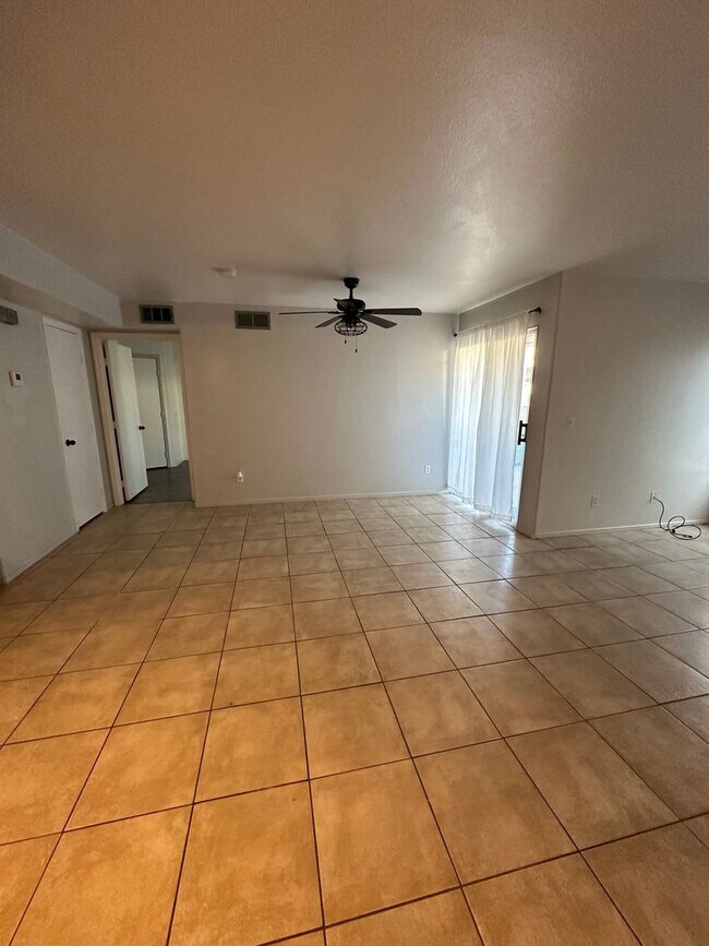 Foto del edificio - MUST SEE 2 BEDROOM CONDO!