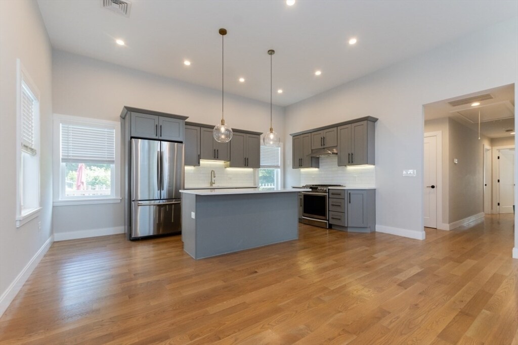 Primary Photo - 174 Grampian Way