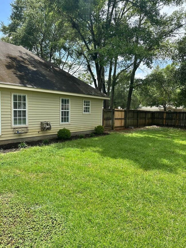 Building Photo - 201 Belton Dr