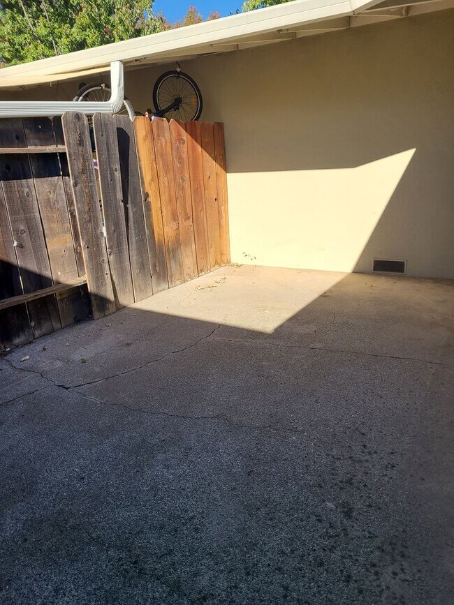 Foto del edificio - 139 W Lassen Ave