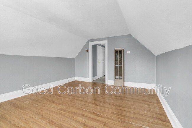 Building Photo - 319 W Utica St