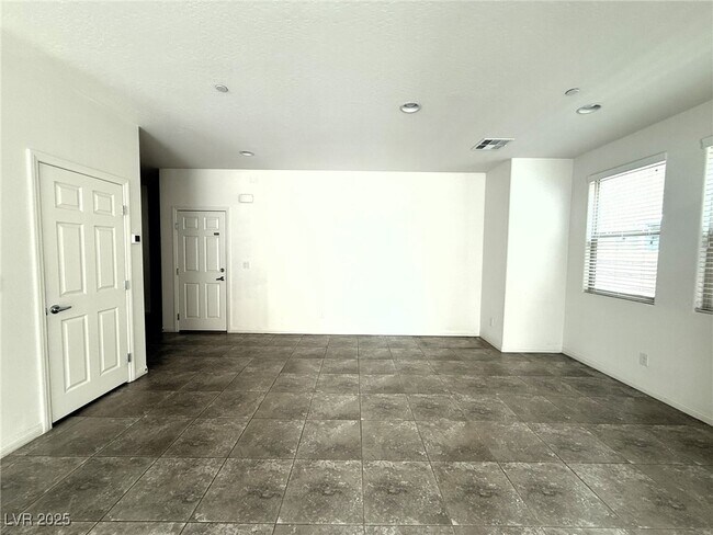 Building Photo - 2229 Mundare Dr