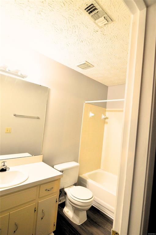 Foto del edificio - 165 E 6th St