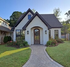 Building Photo - 3422 Lockwood Pl