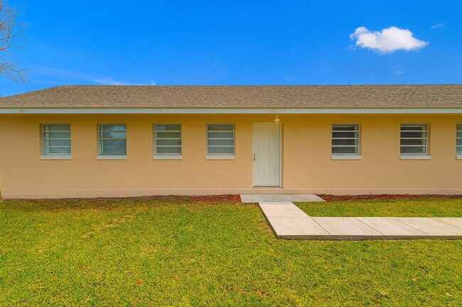 Foto del edificio - NEWLY RENOVATED 3 BEDROOM, 2 BATH HOME – ALL UTILITIES INCLUDED & NO HOA!