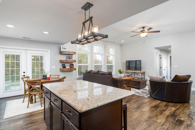 Building Photo - 7416 Pemberton Dr