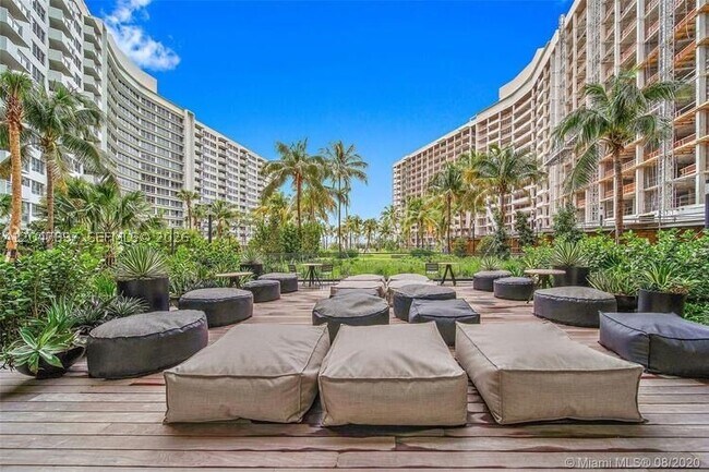 Foto del edificio - 1500 Bay Dr E