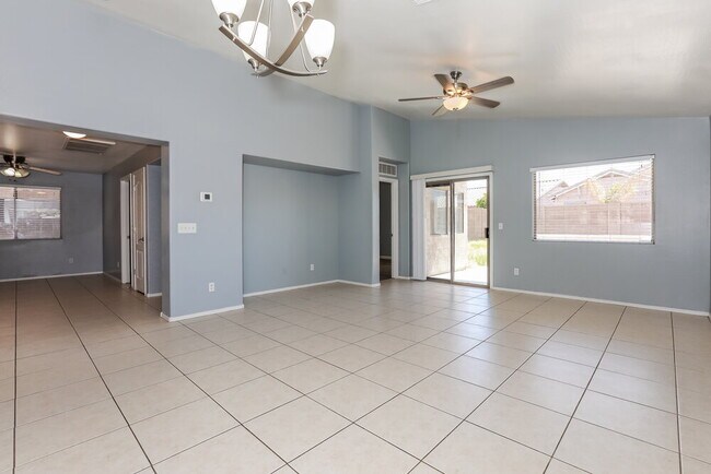 Building Photo - 15 E Coral Bean Dr