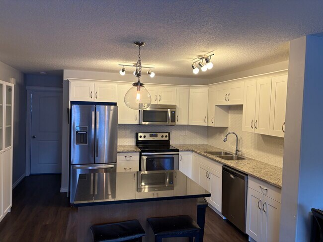 Photo du bâtiment - 210 Rajput Way