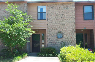 Primary Photo - 11 Poulton Dr NW