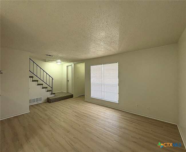 Foto del edificio - 1202 Covey Ln