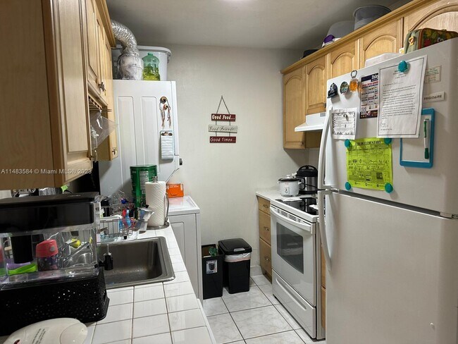 Foto del edificio - 9304 SW 77th Ave