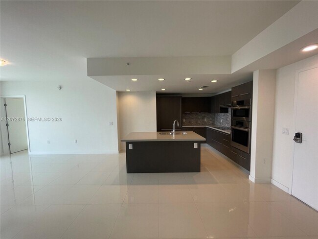 Foto del edificio - 7875 NW 107th Ave