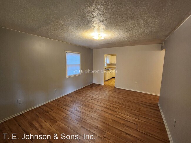 Foto del edificio - 3 br, 1.5 bath House - 831 Woodcote St.