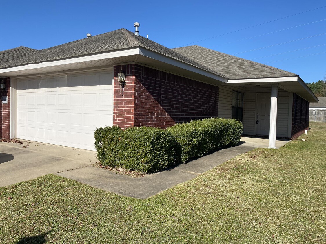 Primary Photo - 1800 Ingalls Ln