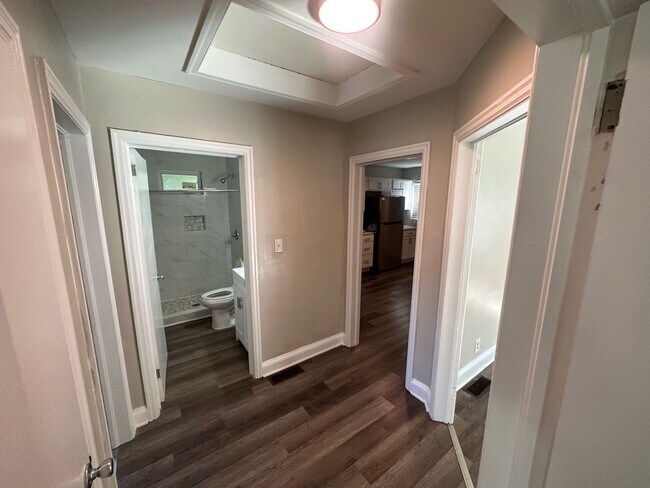 Building Photo - Newly renovated 2 bedroom