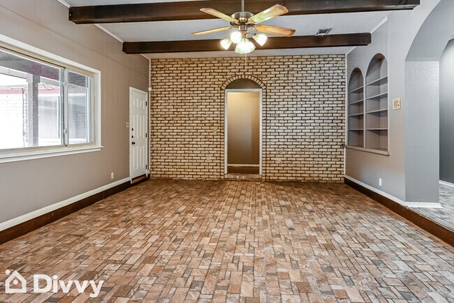 Foto del edificio - 2005 E Texas Ave