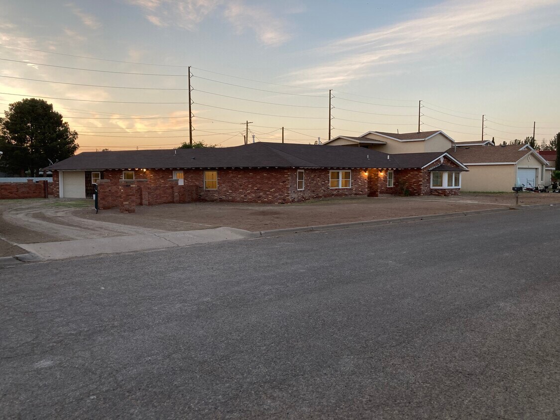 Foto principal - 914 S Hickory St