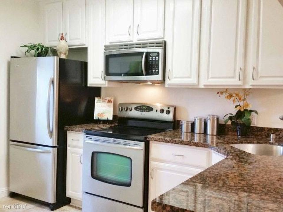 Primary Photo - 2 br, 1.5 bath Townhome - 3031 Kaiser Dr D