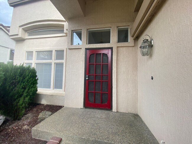 Building Photo - The Epitome of Comfort & Style in this Fou...