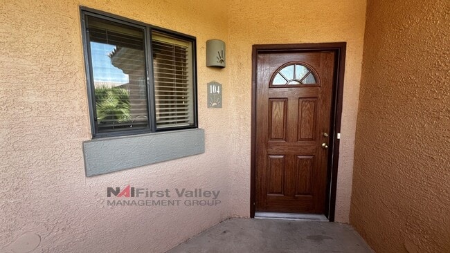 Building Photo - 3 Bedrooms, 2 Baths