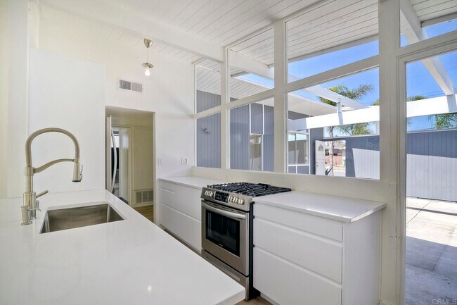 Building Photo - 3349 Tropicana Dr